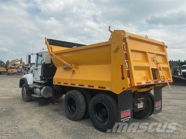 Mack CV713 Lâminas de neve e arados