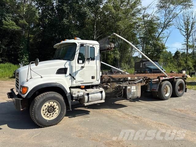 Mack CV713 Camiões multibenne