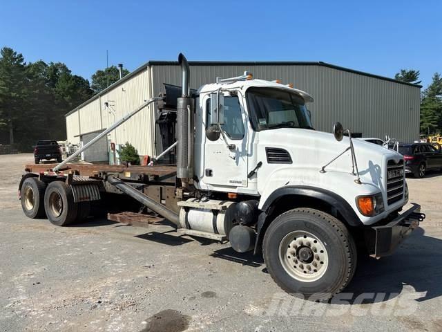 Mack CV713 Camiões multibenne