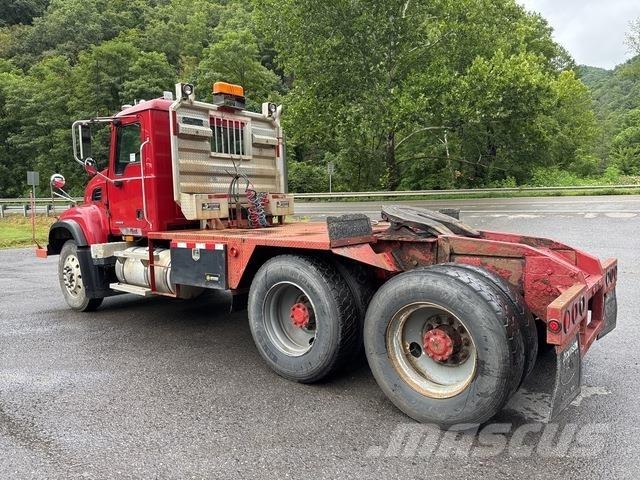 Mack CV713 Cavalos Mecânicos