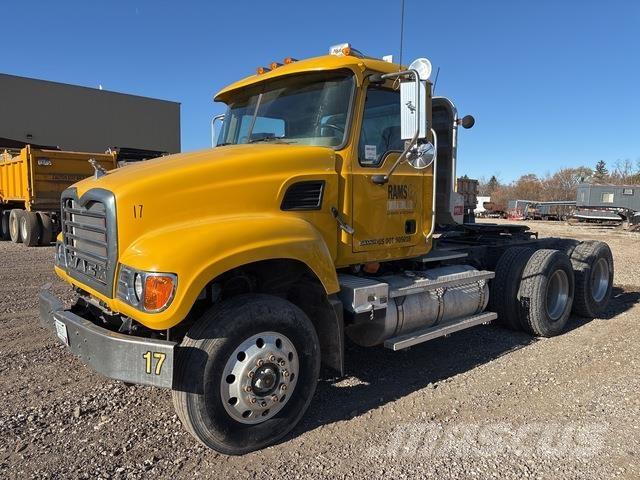 Mack CV713 Cavalos Mecânicos