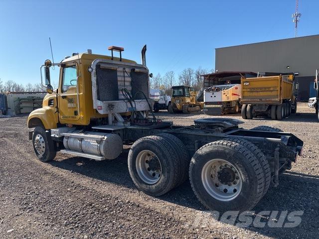 Mack CV713 Cavalos Mecânicos