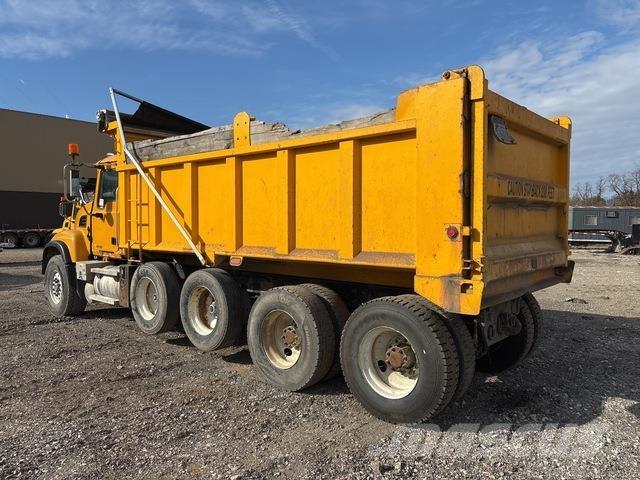 Mack CV713 Camiões basculantes