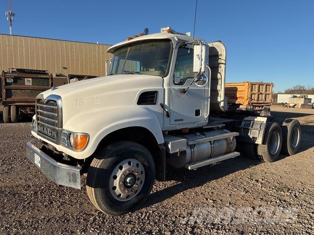 Mack CV713 Cavalos Mecânicos
