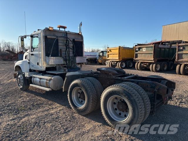 Mack CV713 Cavalos Mecânicos