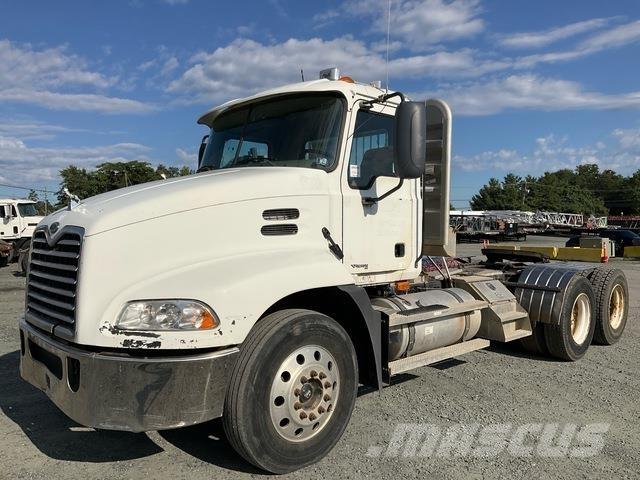 Mack CXN613 Cavalos Mecânicos