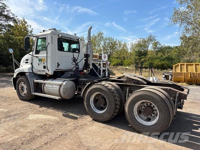 Mack CXN613 Cavalos Mecânicos