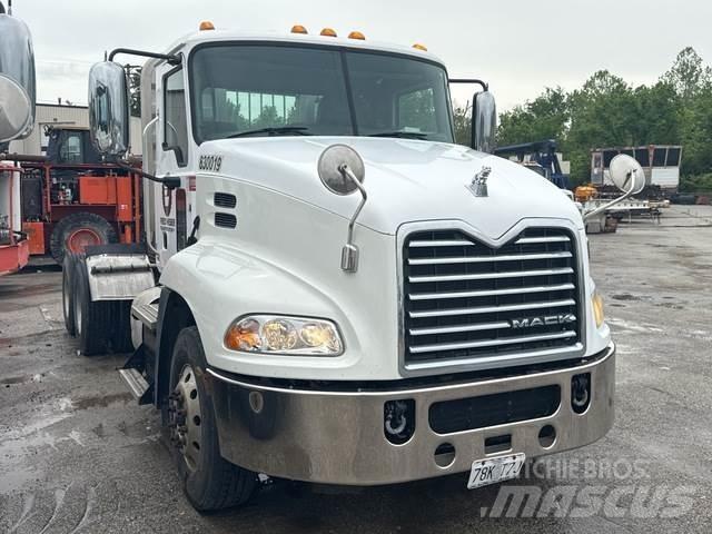 Mack CXU613 Cavalos Mecânicos