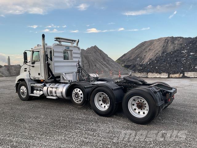 Mack CXU613 Cavalos Mecânicos