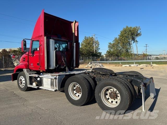Mack CXU613 Cavalos Mecânicos