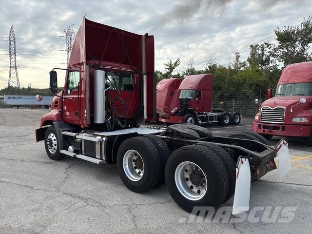 Mack CXU613 Cavalos Mecânicos