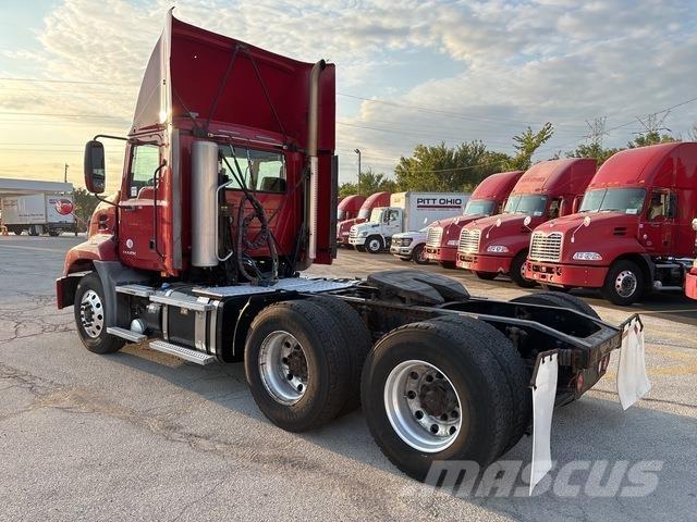 Mack CXU613 Cavalos Mecânicos