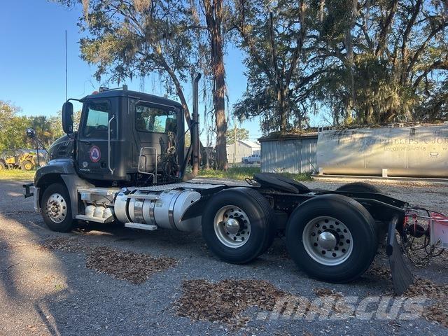 Mack CXU613 Cavalos Mecânicos