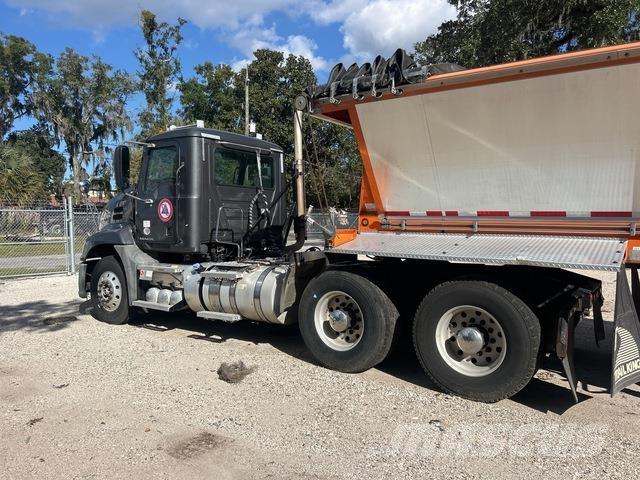 Mack CXU613 Cavalos Mecânicos