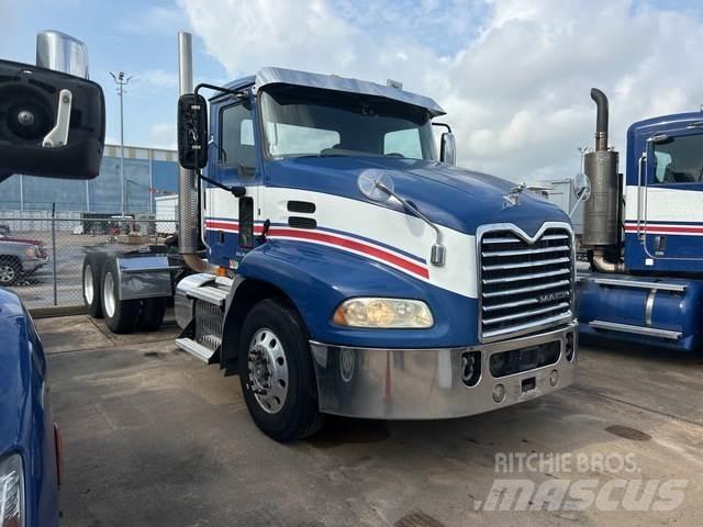Mack CXU613T Cavalos Mecânicos