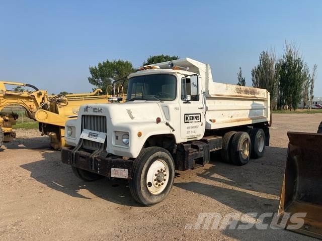 Mack DM686S Camiões basculantes