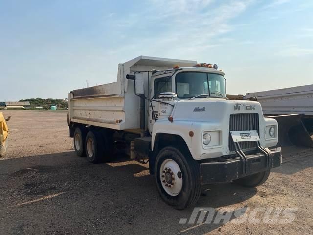 Mack DM686S Camiões basculantes