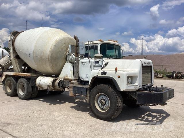 Mack DM690S Outros Camiões
