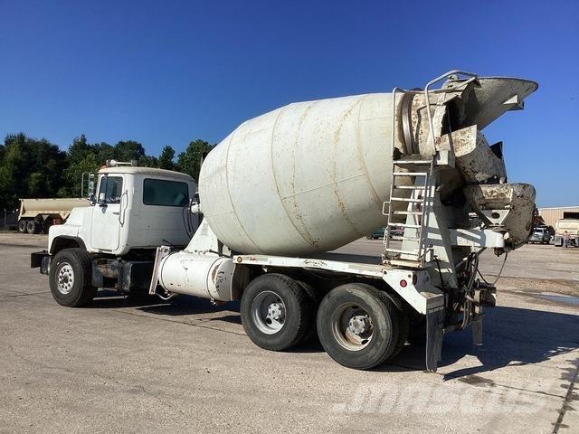 Mack DM690S Outros Camiões