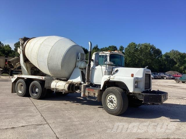 Mack DM690S Outros Camiões