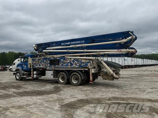 Mack GR64B Bombas de betonagem