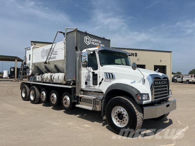 Mack GR64F Caminhões de betonagem