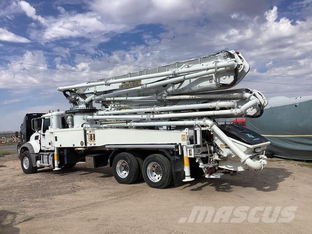 Mack GR64F Bombas de betonagem