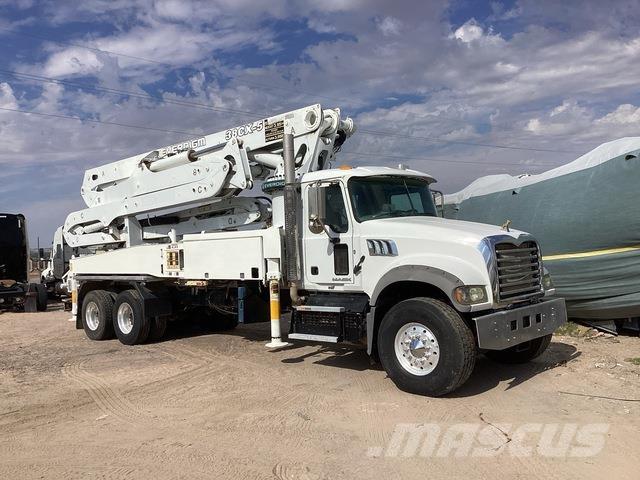 Mack GR64F Bombas de betonagem