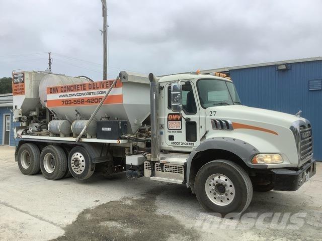 Mack Granite Caminhões de betonagem