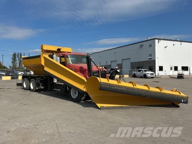 Mack GU433 Lâminas de neve e arados