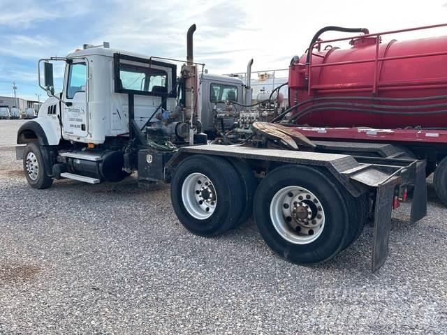 Mack GU713 Cavalos Mecânicos