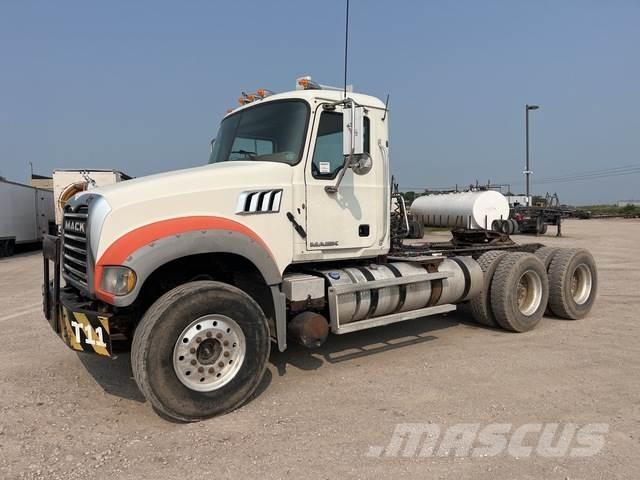 Mack GU713 Cavalos Mecânicos
