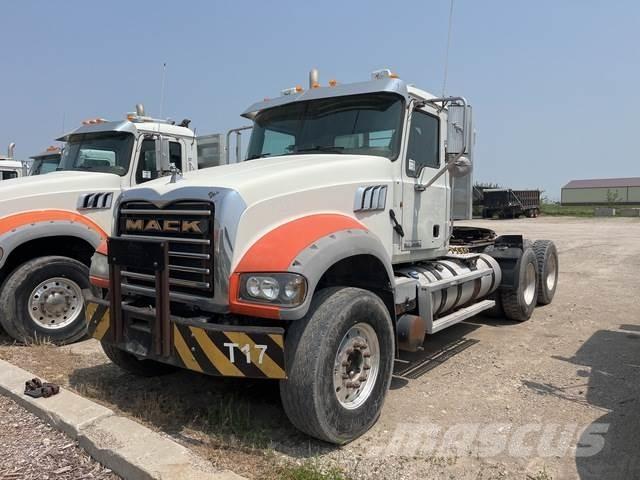 Mack GU713 Cavalos Mecânicos