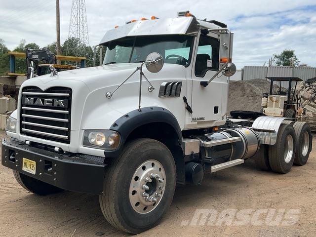 Mack GU713 Cavalos Mecânicos