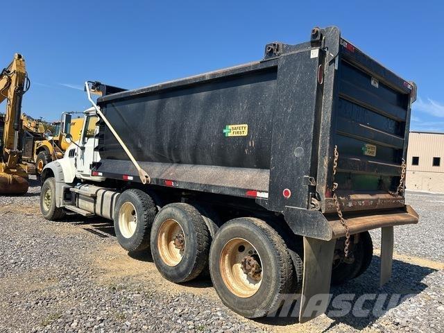 Mack GU713 Camiões basculantes