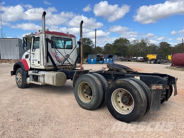 Mack GU713 Cavalos Mecânicos