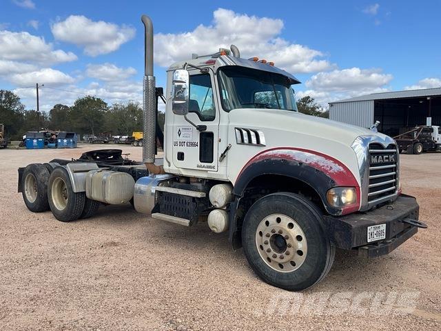 Mack GU713 Cavalos Mecânicos