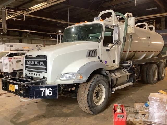 Mack GU813 Camiões-cisterna