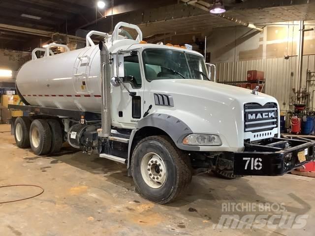 Mack GU813 Camiões-cisterna
