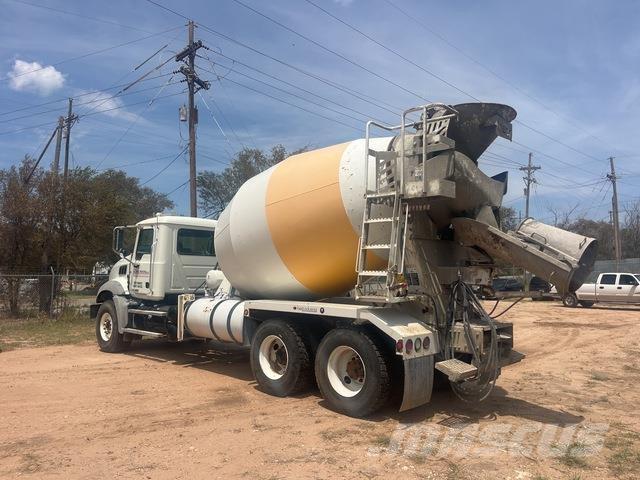 Mack GU813 Outros Camiões