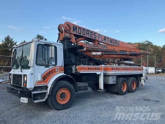 Mack MR688S Bombas de betonagem