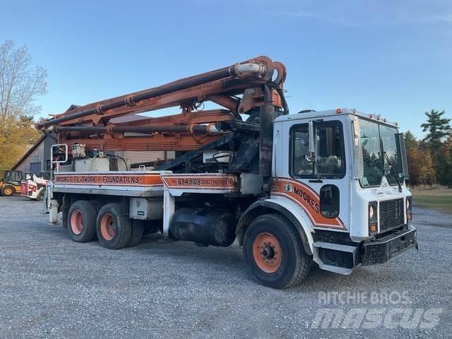 Mack MR688S Bombas de betonagem