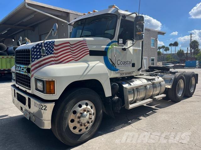 Mack PI64T Cavalos Mecânicos