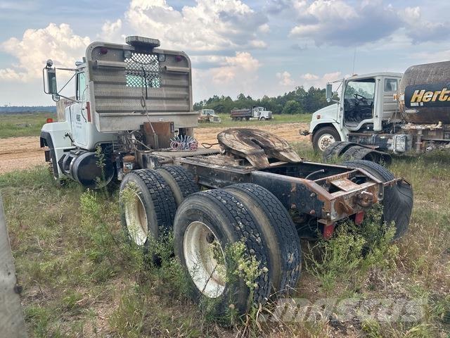 Mack RD688S Cavalos Mecânicos