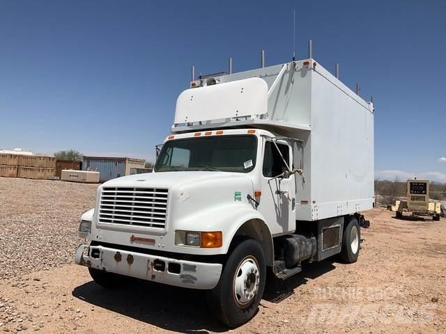 Navistar 4700 Caminhões de caixa fechada