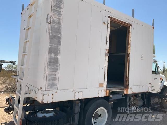 Navistar 4700 Caminhões de caixa fechada