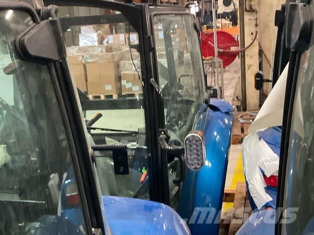 New Holland  Cabines e interior