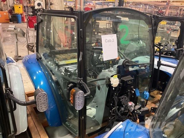 New Holland  Cabines e interior