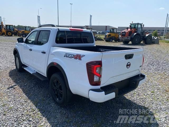 Nissan Navara Outros