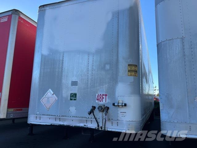  Pines Reboques de caixa fechada